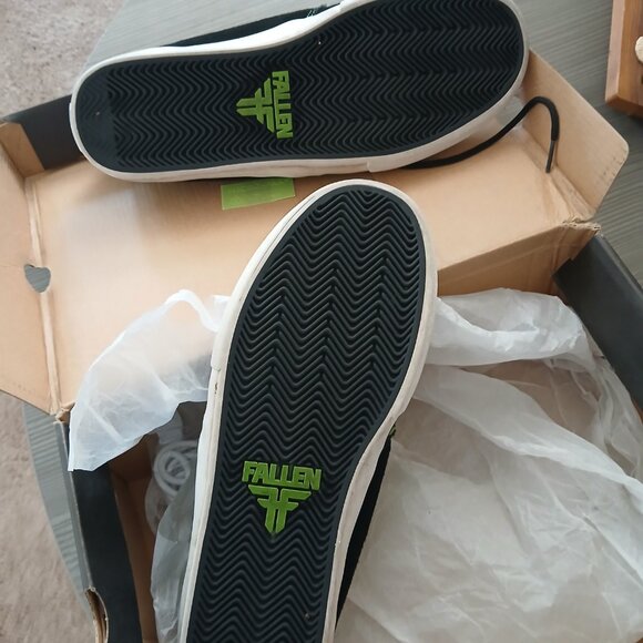 Fallen - Roach - Picture 5 of 7